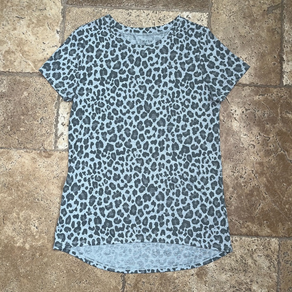 ZOE + LIV gray cotton cheetah print tshirt size S